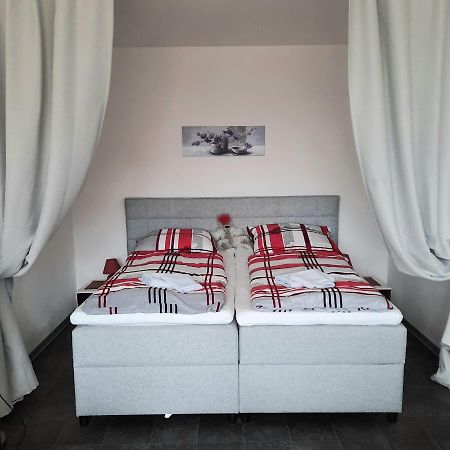 Fewo Therme Inkl Handtuecher Und Bettwaesche 알테나우 외부 사진